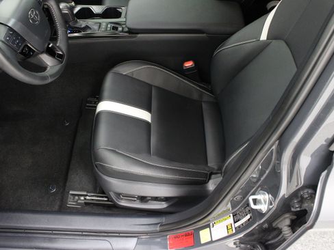 Used 2025 Toyota Camry SE FWD image 15