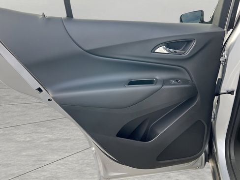 Used 2022 Chevrolet Equinox LT w/ LPO, Floor Liner Package image 28