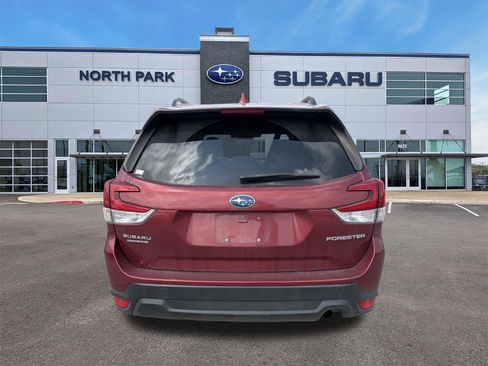 Used 2020 Subaru Forester Premium AWD/4WD image 4