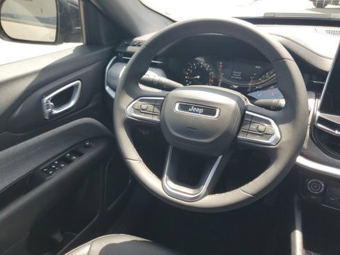 Used 2024 Jeep Compass Latitude AWD/4WD image 7