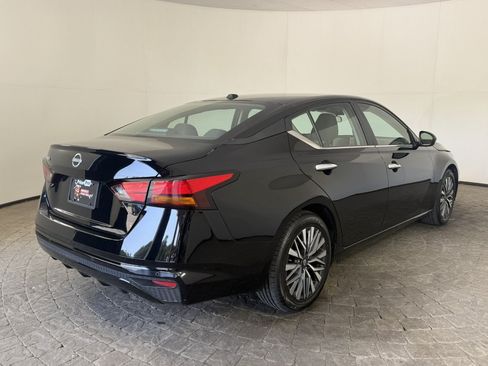 Used 2025 Nissan Altima 2.5 SV FWD image 9