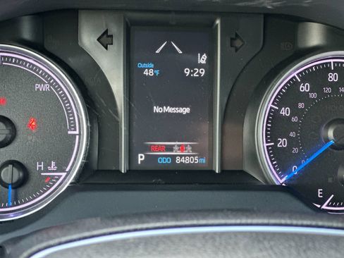 Used 2022 Toyota Venza LE image 24