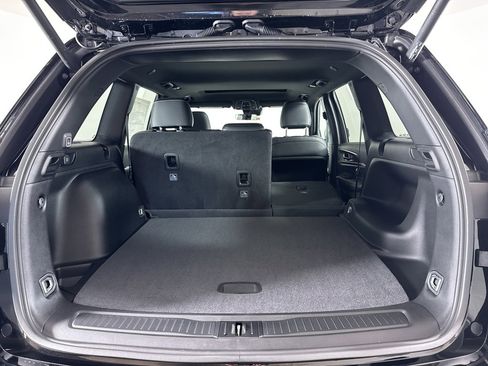 New 2026 Jeep Grand Cherokee Altitude image 9