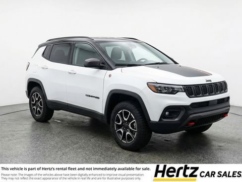 Used 2025 Jeep Compass Trailhawk AWD/4WD image 1
