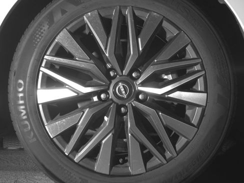 Used 2025 Nissan Altima 2.5 SV FWD image 13