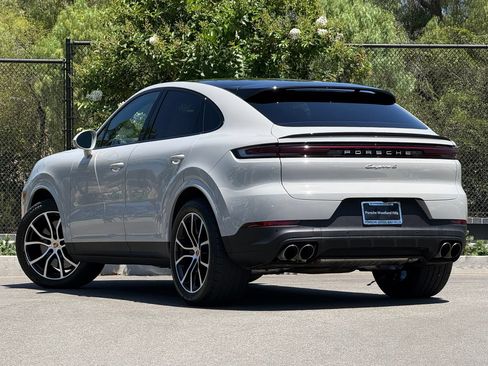 Used 2026 Porsche Cayenne S AWD/4WD image 3