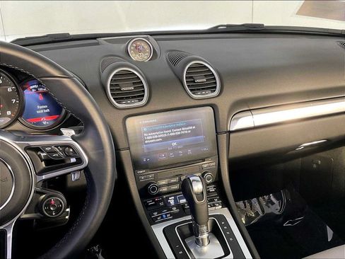 Used 2022 Porsche 718 Boxster RWD image 16