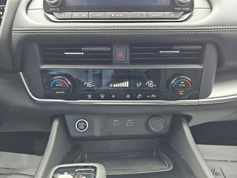 Used 2023 Nissan Rogue SV FWD image 24