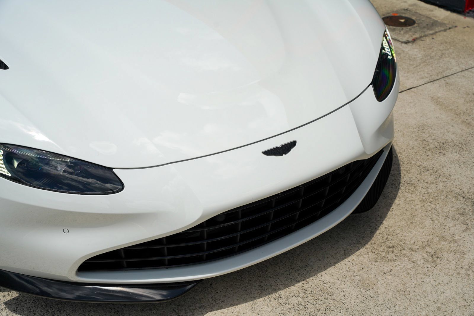 Used 2023 Aston Martin V8 Vantage Coupe RWD image 4
