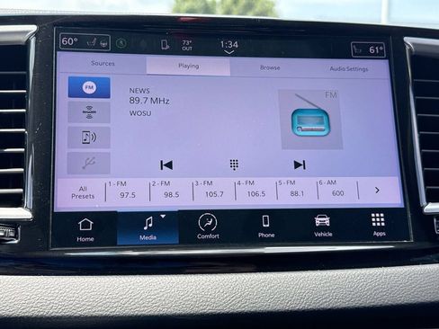 Used 2024 Chrysler Pacifica Touring-L FWD image 16