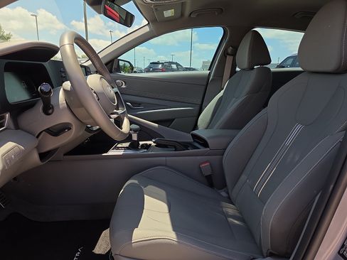 Used 2025 Hyundai Elantra Sport FWD image 15