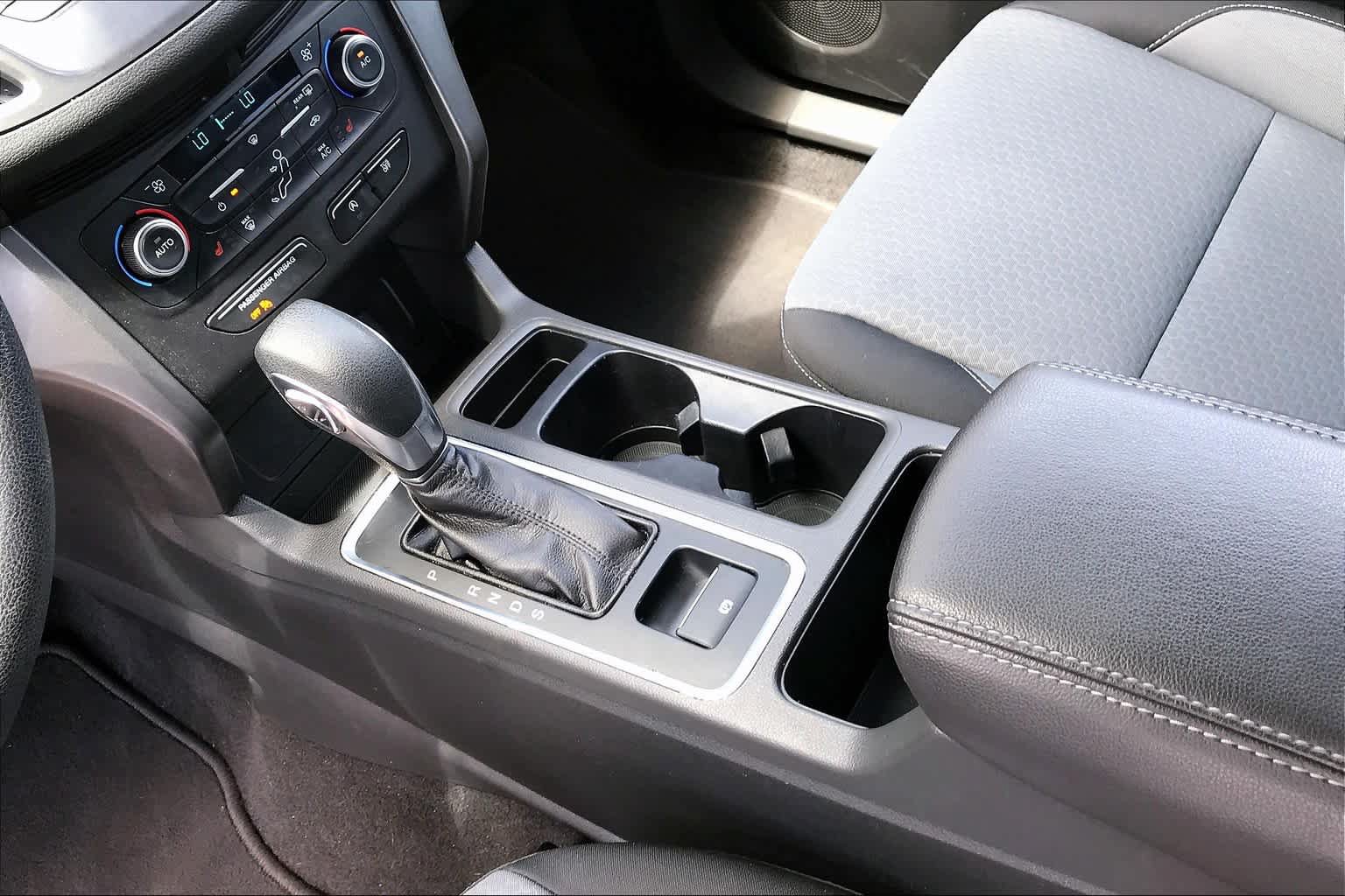 Used 2018 Ford Escape SE w/ SE Sync 3 Package AWD/4WD image 17