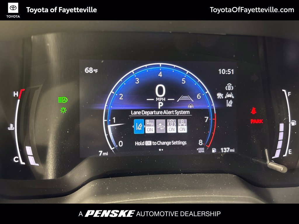 Used 2027 Toyota Corolla LE FWD image 38