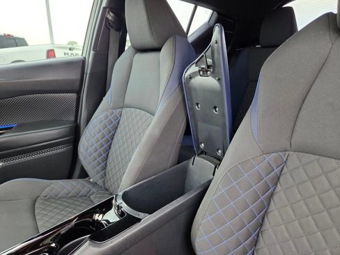 Used 2022 Toyota C-HR XLE FWD image 30