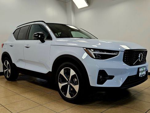 New 2026 Volvo XC40 B5 Plus w/ Protection Package Premier AWD/4WD image 3