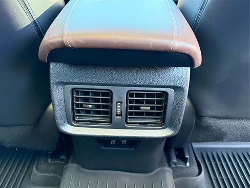 Used 2021 Toyota Venza Limited image 23