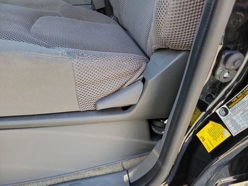 Used 2018 Nissan Frontier SV w/ Value Truck Package image 9