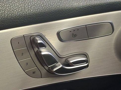 Used 2021 Mercedes-Benz GLC 300 image 32