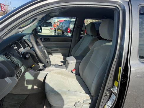 Used 2011 Toyota Tacoma PreRunner image 9