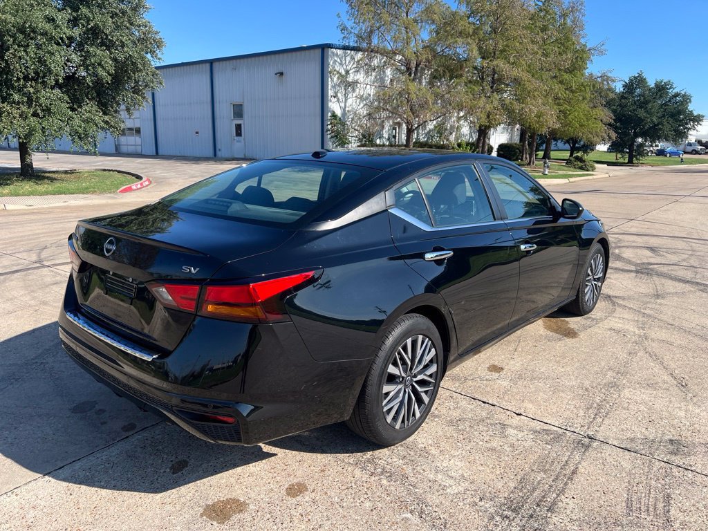 Used 2023 Nissan Altima 2.5 SV FWD image 16