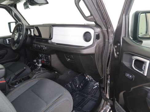 Used 2024 Jeep Wrangler Willys AWD/4WD image 40