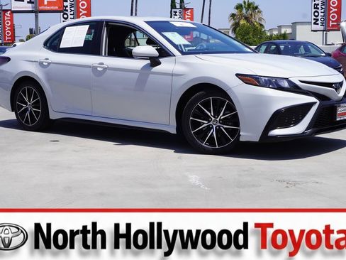Certified 2022 Toyota Camry SE w/ Convenience Package FWD image 1