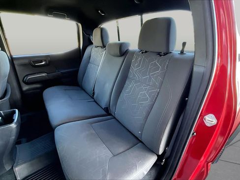 Certified 2018 Toyota Tacoma TRD Off-Road AWD/4WD image 21