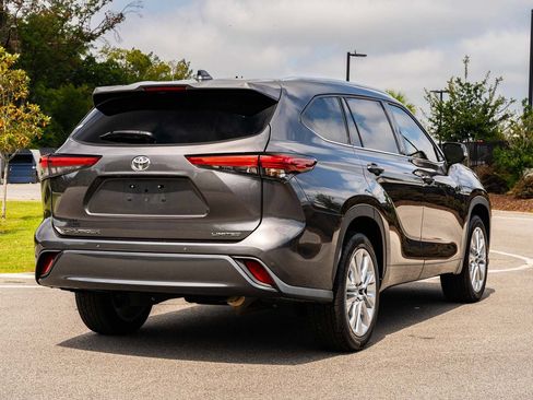 Used 2022 Toyota Highlander Limited FWD image 7