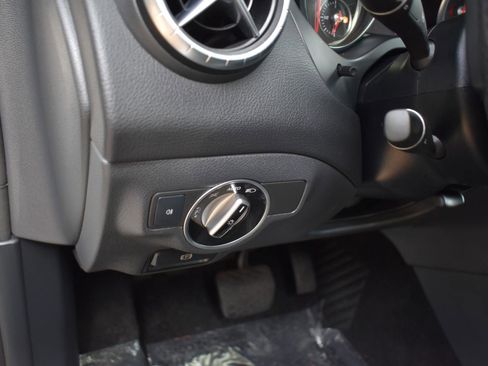 Used 2019 Mercedes-Benz CLA 250 4MATIC image 29