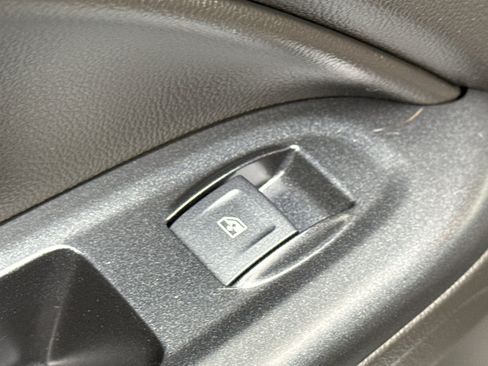 Used 2020 Chevrolet Colorado LT image 31