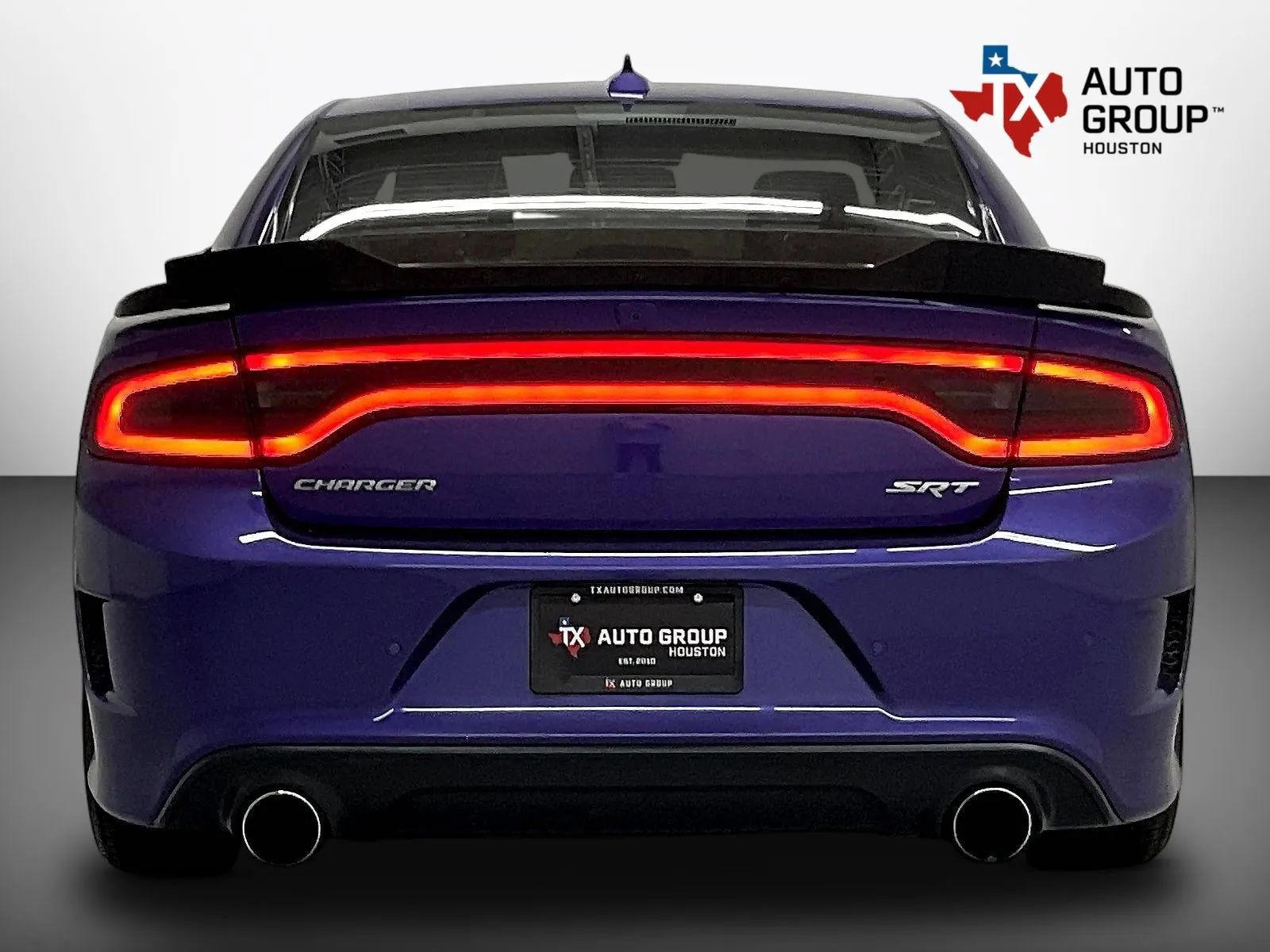 Used 2016 Dodge Charger SRT RWD image 7