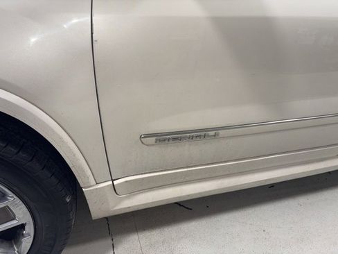 Used 2012 GMC Acadia Denali image 5