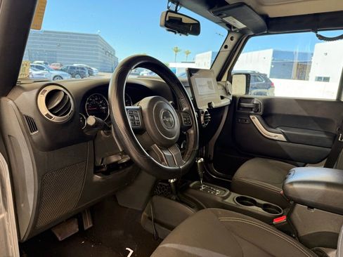 Used 2018 Jeep Wrangler Unlimited Sahara w/ Connectivity Group image 13
