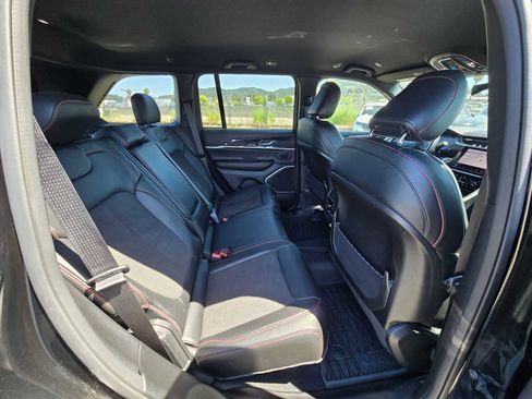 Used 2022 Jeep Grand Cherokee Trailhawk AWD/4WD image 12