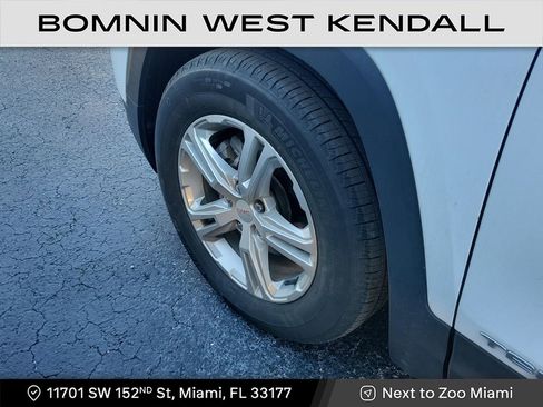 Used 2023 GMC Terrain SLE w/ Driver Convenience Package image 7