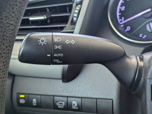 Used 2019 Toyota Camry LE FWD image 7