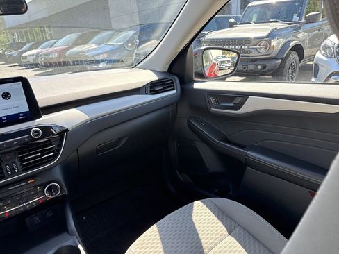 Used 2022 Ford Escape SE w/ SE Sport Appearance Package AWD/4WD image 23