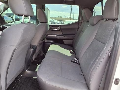 Used 2019 Toyota Tacoma TRD Sport w/ Technology Package image 16