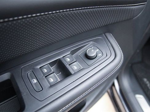 Certified 2025 Volkswagen Atlas SE image 14