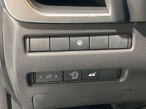 Used 2024 Nissan Rogue SV AWD/4WD image 19