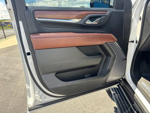 Used 2023 GMC Yukon XL Denali Ultimate AWD/4WD image 11