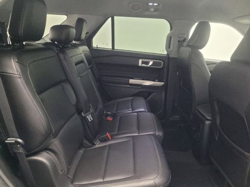 Used 2023 Ford Explorer XLT w/ Equipment Group 202A AWD/4WD image 19