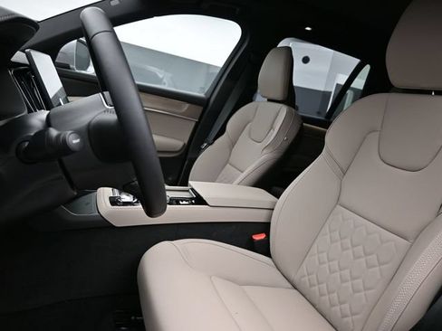 New 2026 Volvo XC90 T8 Plus w/ Protection Package Premier AWD/4WD image 10