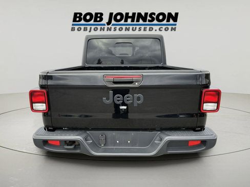 Used 2022 Jeep Gladiator Willys image 4