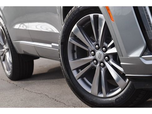 Used 2025 Cadillac XT6 Premium Luxury image 9