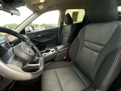 Used 2024 Nissan Rogue SV AWD/4WD image 9