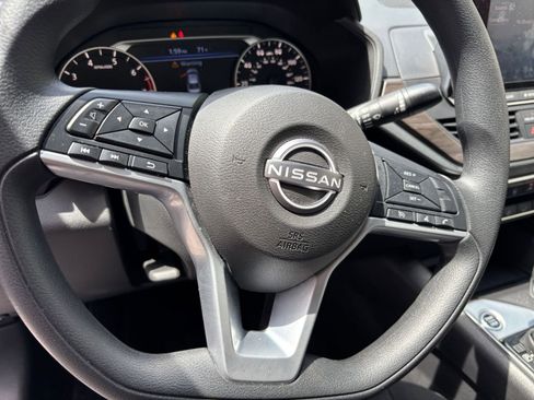 Used 2025 Nissan Altima 2.5 SV FWD image 50