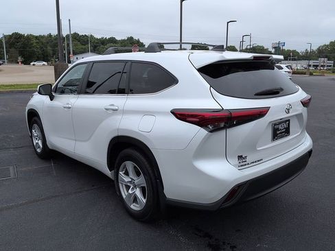 Used 2023 Toyota Highlander L FWD image 5