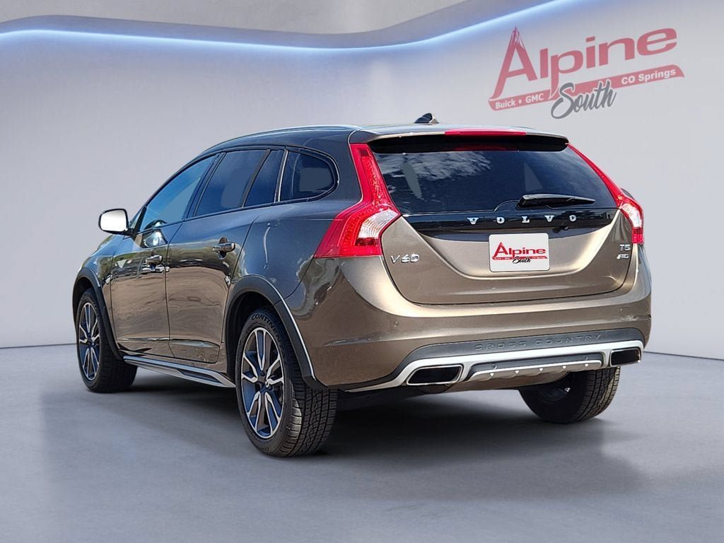 Used 2018 Volvo V60 T5 Cross Country AWD/4WD image 3