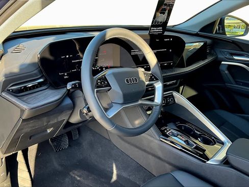Used 2025 Audi Q5 Premium w/ Convenience Package AWD/4WD image 8